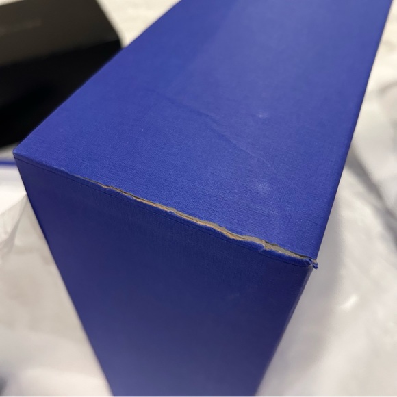 Stuart Weitzman Large Box 12” W X 16 1/2” - Picture 13 of 13